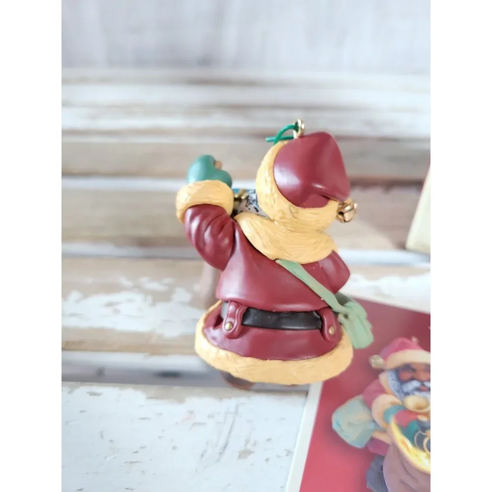 Hallmark Santa's magic sack 2005‎ lights up ornament Xmas tree home decor